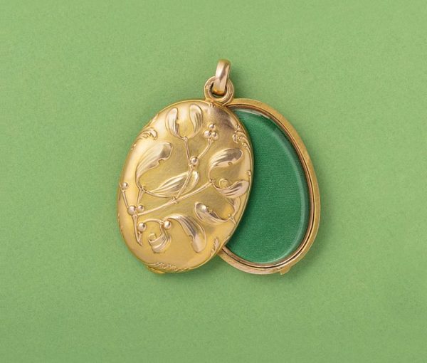 antique art nouveau 18ct yellow gold mistletoe design locket, France circa 1900