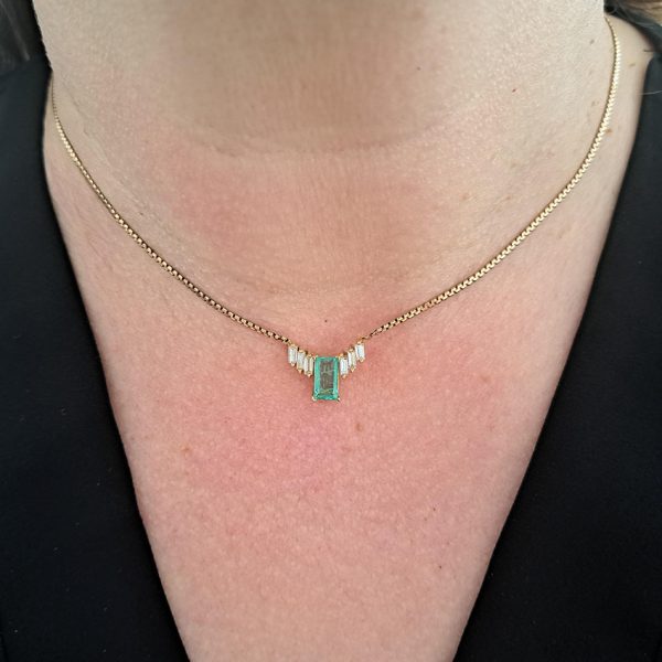 Vintage 1.50ct Colombian Emerald and Baguette Diamond Pendant Necklace