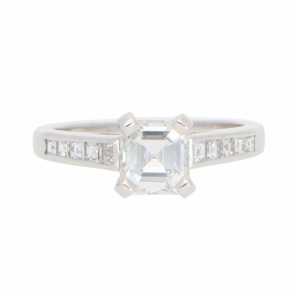Diamond ring in platinum.