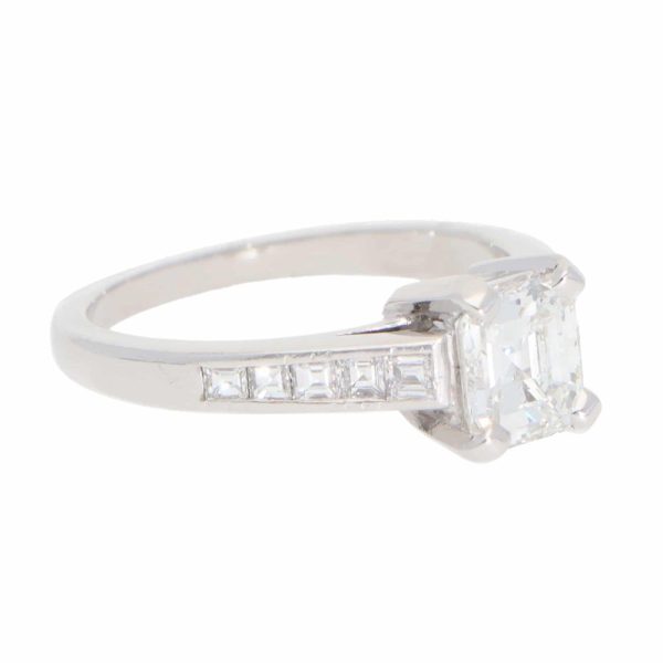 Diamond ring in platinum.