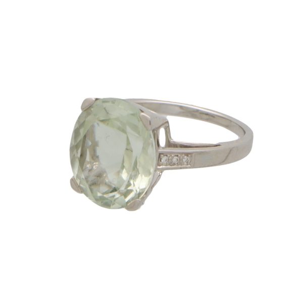 Aquamarine and diamond cocktail ring in white gold.
