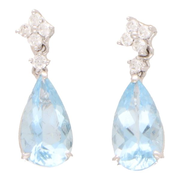 Aquamarine and diamond earrings in white gold.