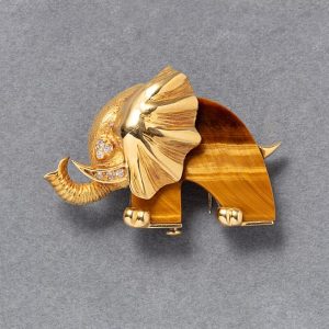 A vintage 18ct yellow gold tigers eye quartz and diamond elephant brooch