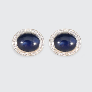 Sapphire and diamond stud earrings in white gold.