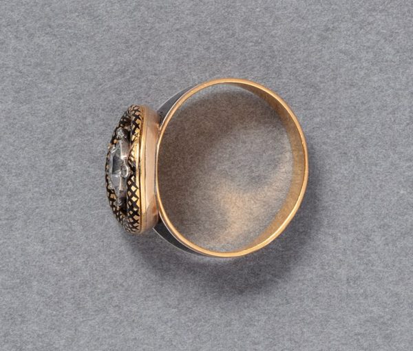 Antique Georgian 18ct yellow gold mourning ring with diamond and enamel