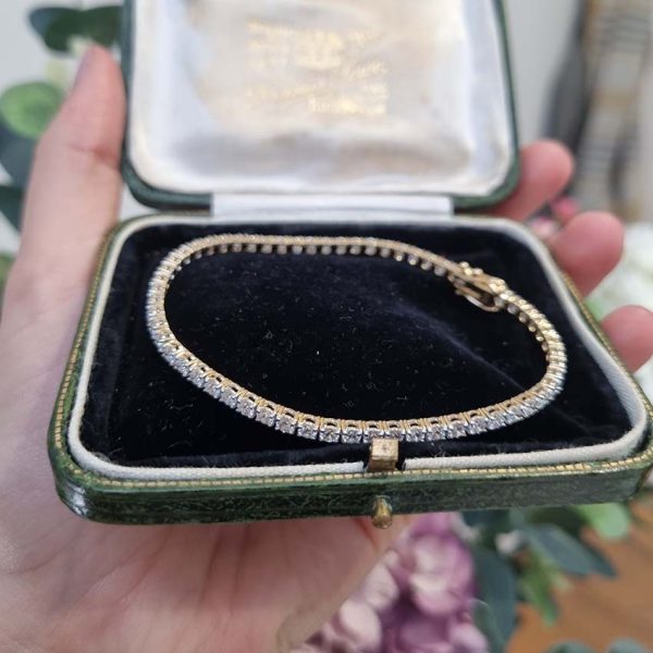3.92ct Diamond Line Tennis Bracelet in Yellow Gold, 3.92 carats of round brilliant-cut diamonds claw set and mounted in 18ct yellow gold
