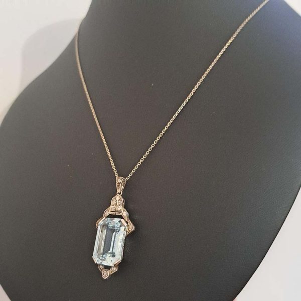Antique Vintage Art Deco 10.47ct Emerald Step Cut Aquamarine and Diamond Pendant Necklace