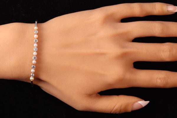 Art Deco diamond and pearl bracelet in white and yellow gold.