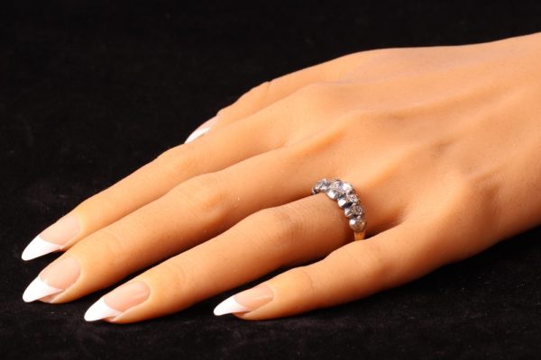 Victorian diamond ring in yellow gold and silver.