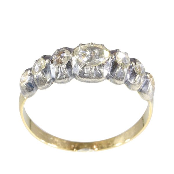Victorian diamond ring in yellow gold and silver.