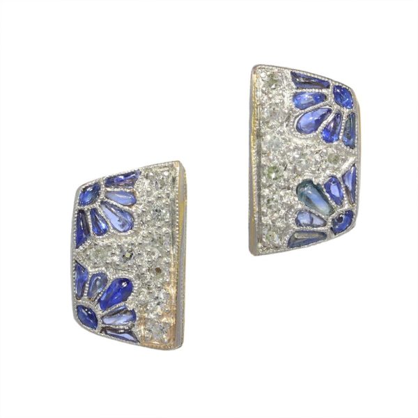 Art Deco ear studs with diamonds and sapphires in gold.