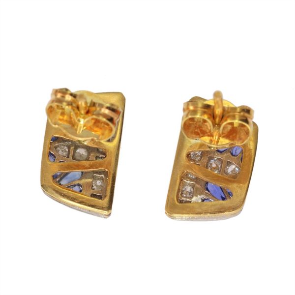 Art Deco ear studs with diamonds and sapphires in gold.