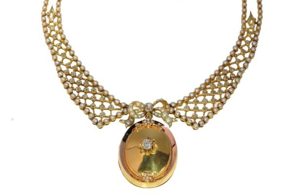 Victorian diamond and pearl necklace in gold.