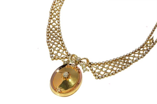 Victorian diamond and pearl necklace in gold.
