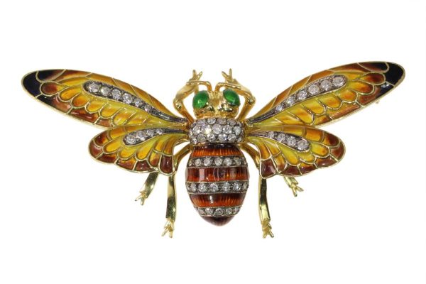 Vintage diamond bee brooch/pendant in gold.