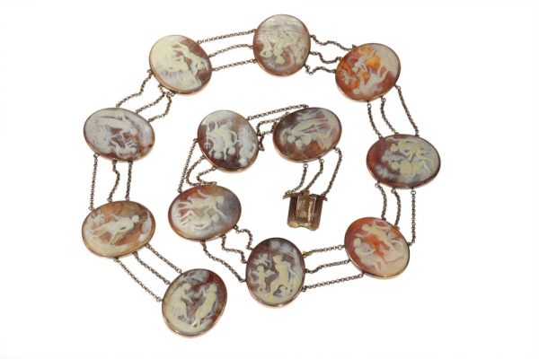 Victorian cameo necklace in gold.