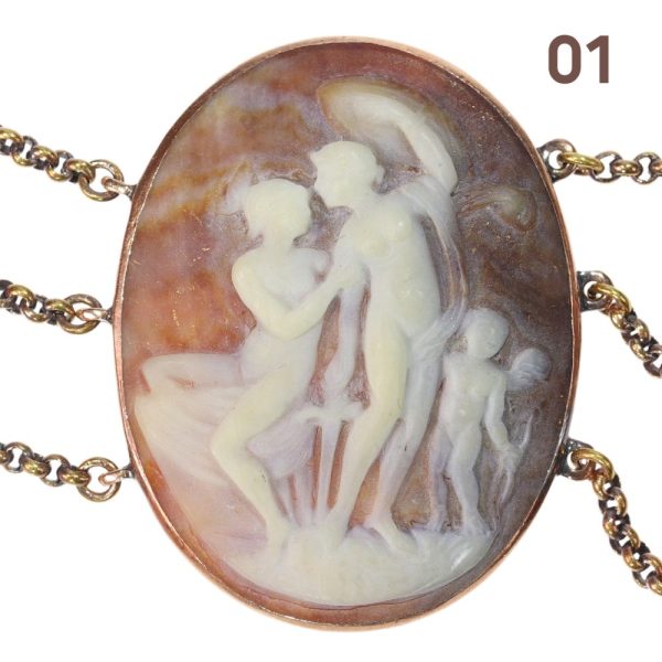 Victorian cameo necklace in gold.