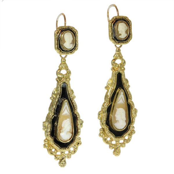 Victorian cameo earrings in yellow gold and black enamel.