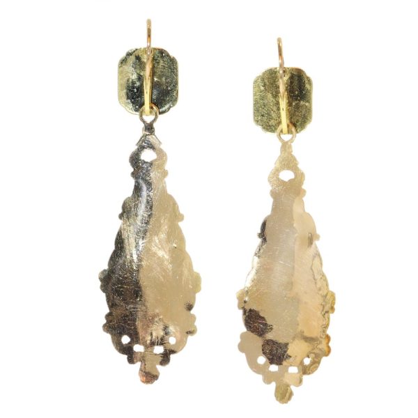 Victorian cameo earrings in yellow gold and black enamel.