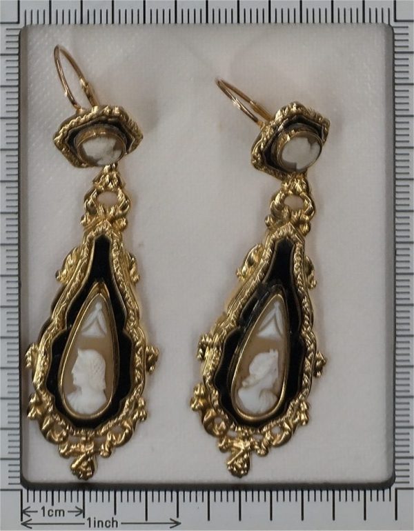 Victorian cameo earrings in yellow gold and black enamel.