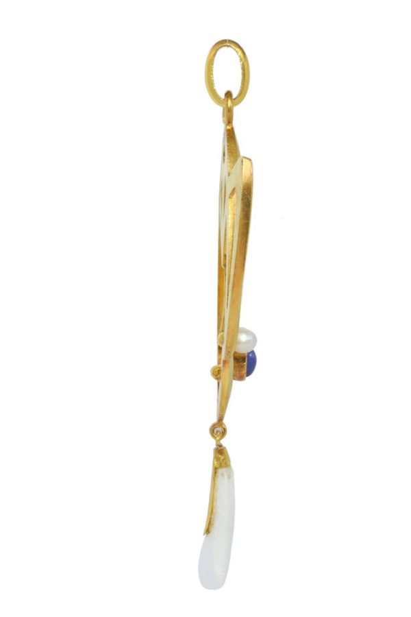 Art Nouveau pendant with diamonds, sapphire and pearls in gold.