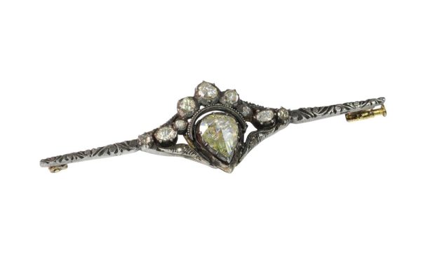 Diamond bar brooch in gold and silver.