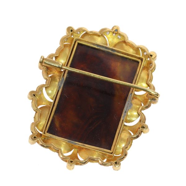 Vintage enamel brooch in yellow and white gold.