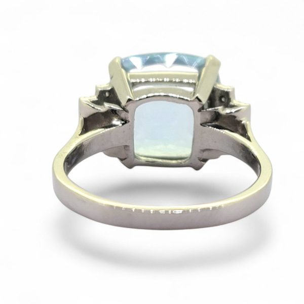 Cushion Cut Aquamarine and Diamond Ring in Platinum, cushion shaped aquamarine flanked by diamond-set stepped shoulders