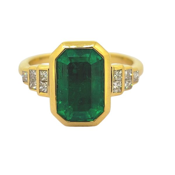 3ct Colombian Emerald and Diamond Ring in Yellow Gold, 3.13ct emerald-cut Colombian with princess-cut diamond stepped shoulders in 18ct yellow gold