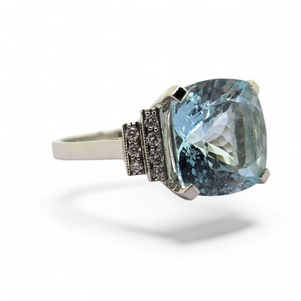 Cushion Cut Aquamarine and Diamond Ring in Platinum, cushion shaped aquamarine flanked by diamond-set stepped shoulders