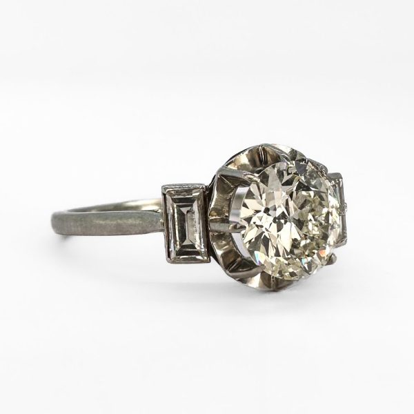 Antique Art Deco diamond engagement ring in platinum