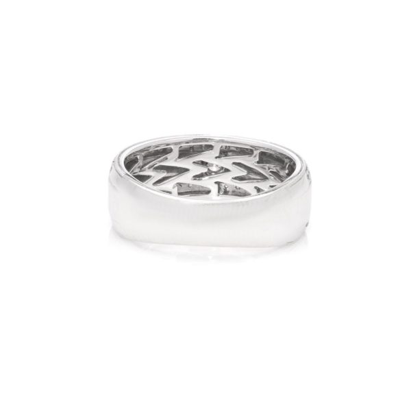 Vera Wang diamond ring in white gold.