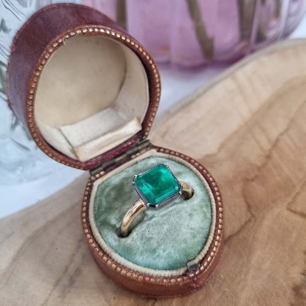Certified 3.20ct Colombian Emerald Solitaire Engagement Ring, 3.20 carat single stone square-shaped step-cut emerald of beautiful green colour with GCS gemstone report making this a great investment piece