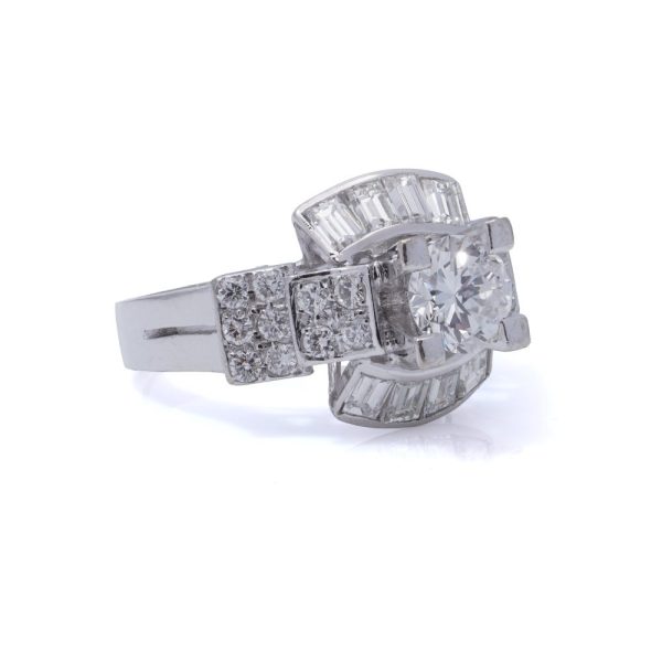 Diamond cluster ring in white gold.