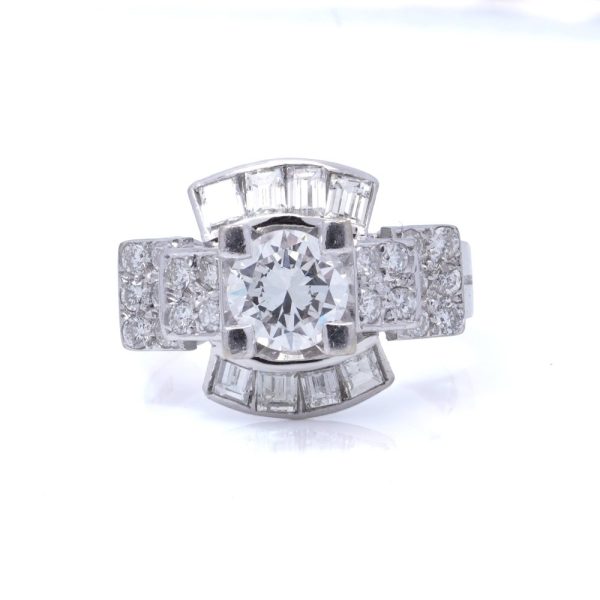 Diamond cluster ring in white gold.
