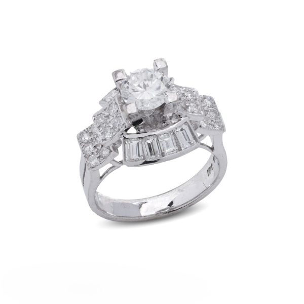 Diamond cluster ring in white gold.