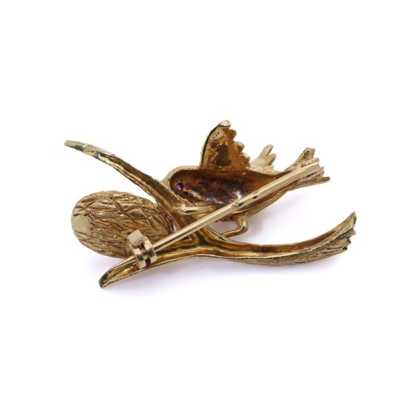 Antique bird brooch in gold.