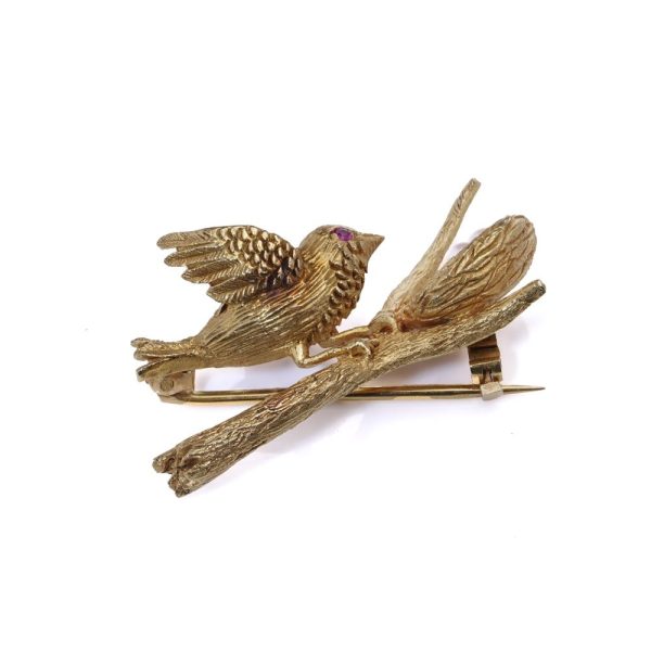 Antique bird brooch in gold.