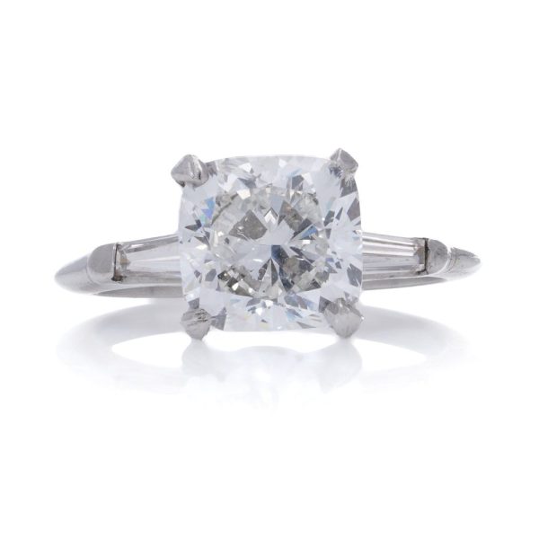 Diamond engagement ring in platinum.