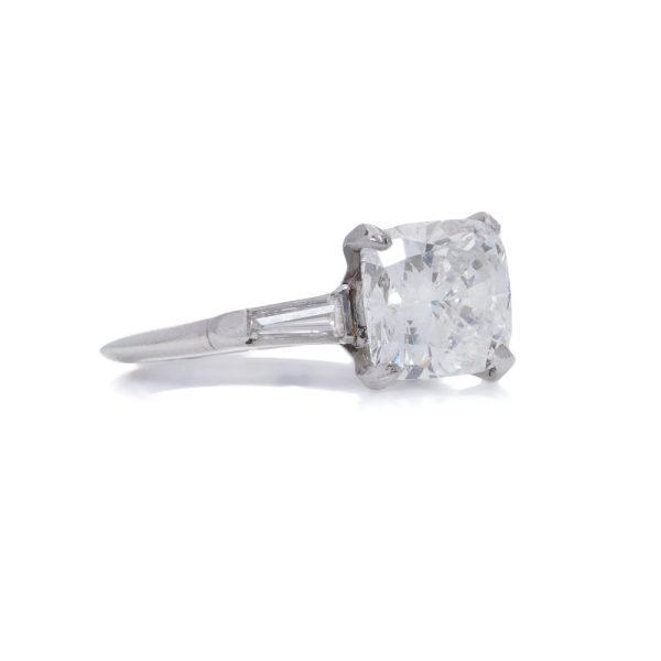 Diamond engagement ring in platinum.