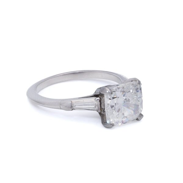Diamond engagement ring in platinum.