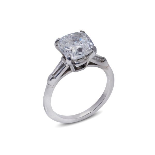 Diamond engagement ring in platinum.