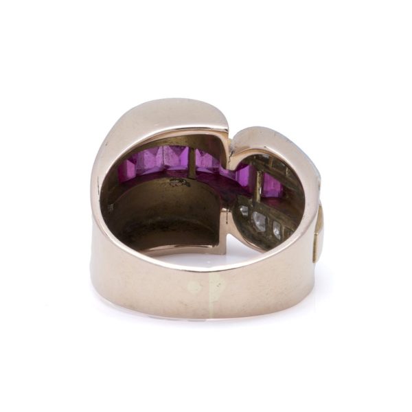 Art Deco ruby and diamond ring in yellow gold.