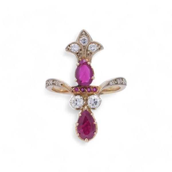 Vintage ruby and diamond ring in gold.