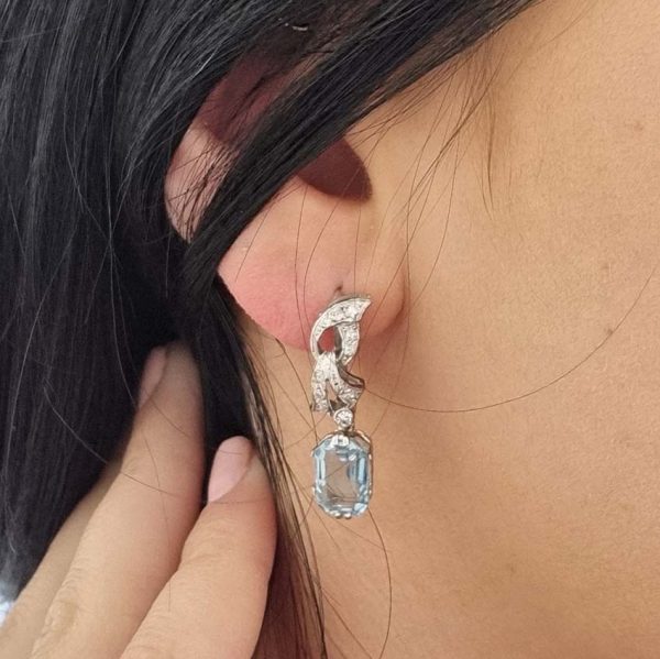 Art Deco Aquamarine and Diamond Drop Earrings, emerald-shaped step-cut aquamarines are suspended from diamond set tops in white gold. Circa 1920