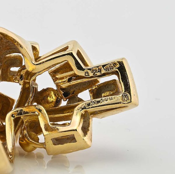 Vintage 1970s Ilias Lalaounis Designer Gold Cocktail Ring, attractive unique striking Ilias Lalaounis 18ct yellow gold ring beautifully designed in a vintage modernist brutalist style