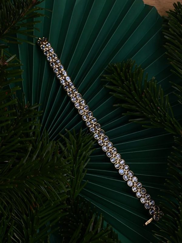Aquamarine and diamond bracelet in gold.