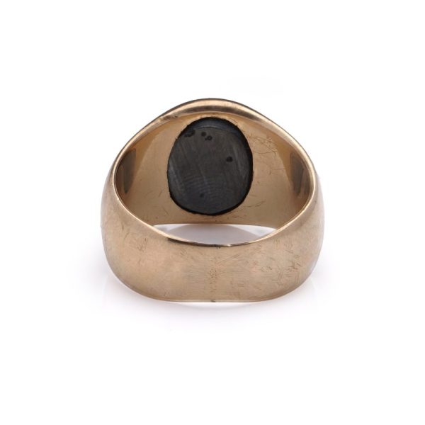 Antique gold signet ring.