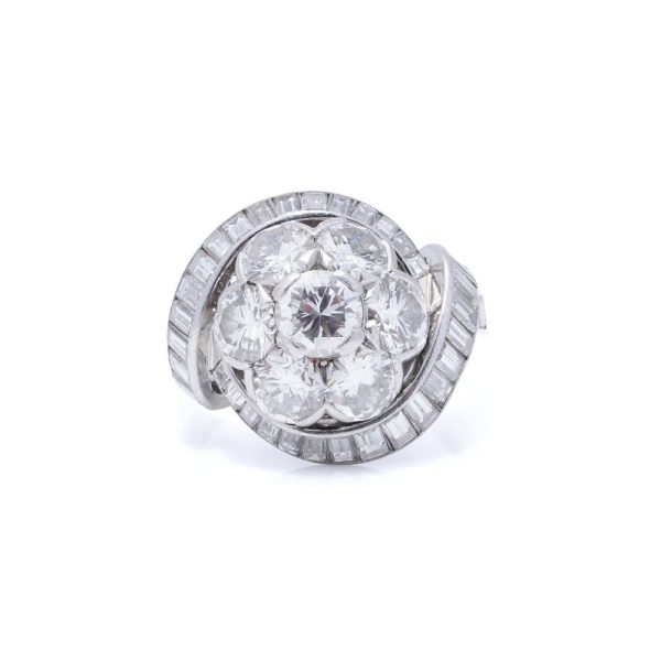Vintage diamond ring in platinum.