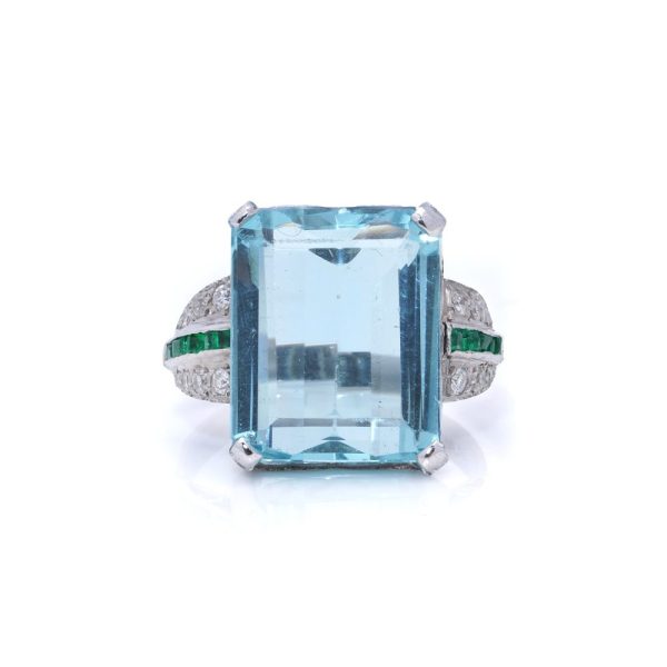 Art Deco aquamarine ring in platinum.